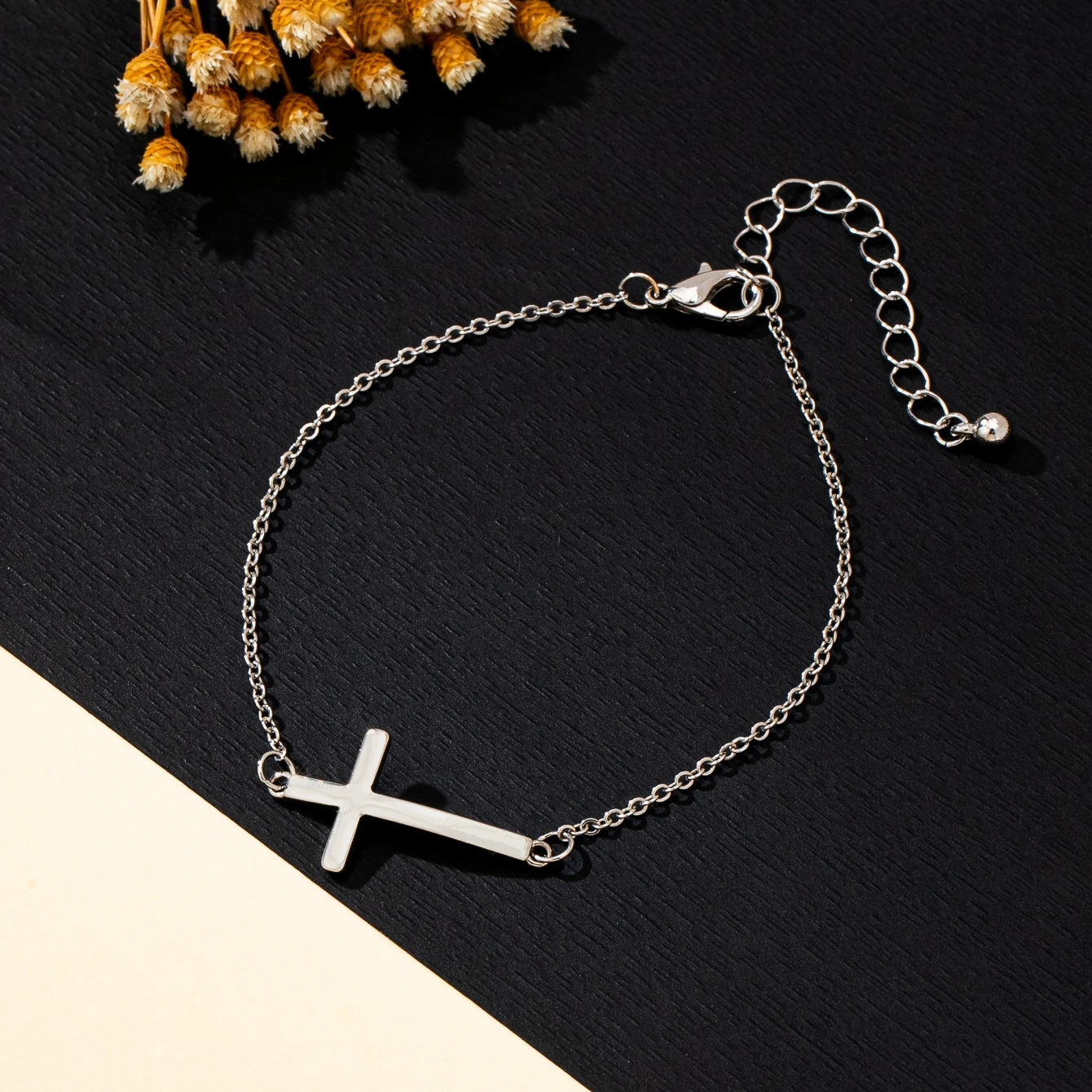 A Women's Bracelet, Simple Cross Classic Fashion Bracelet, Suitable for Daily Wear and Vacation Wear