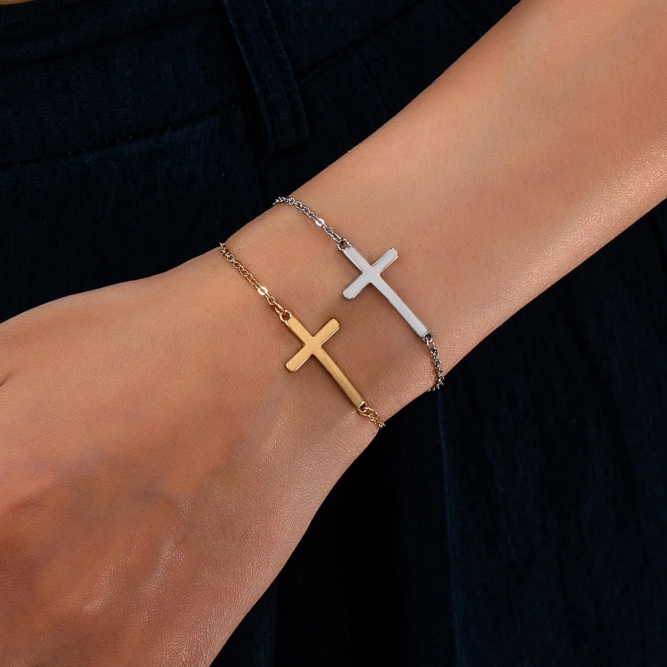 A Women's Bracelet, Simple Cross Classic Fashion Bracelet, Suitable for Daily Wear and Vacation Wear